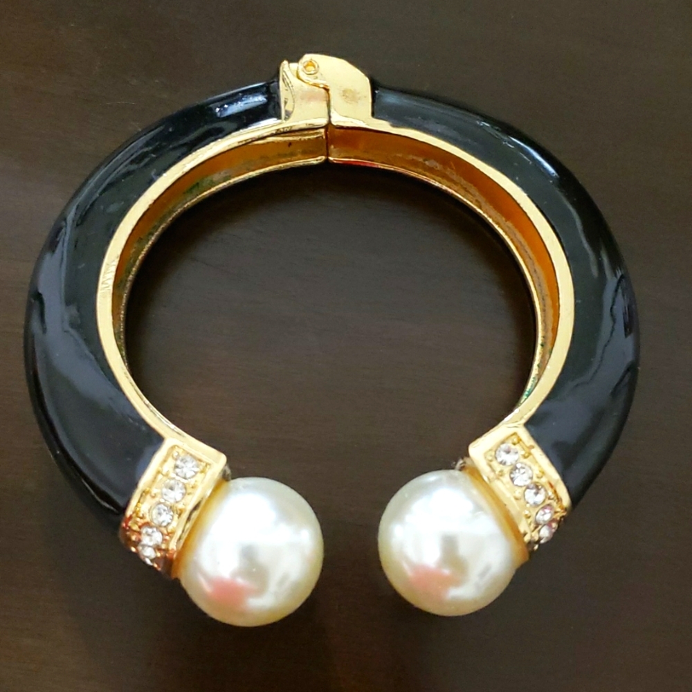 Vintage Sassy Jones Black pearl cuff bracelet